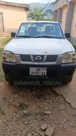Nissan Hardbody 2012 White