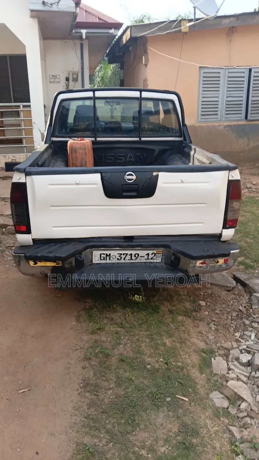Nissan Hardbody 2012 White
