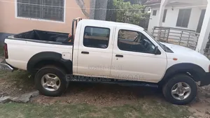 Nissan Hardbody 2012 White