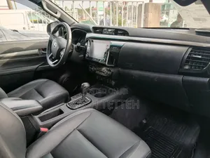Toyota Hilux 2023 Green