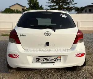Toyota Vitz 2010 White