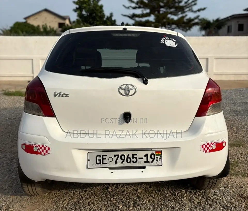 Toyota Vitz 2010 White