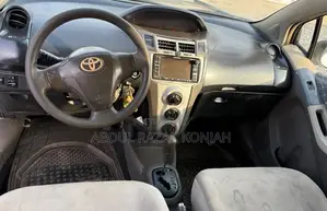 Toyota Vitz 2010 White