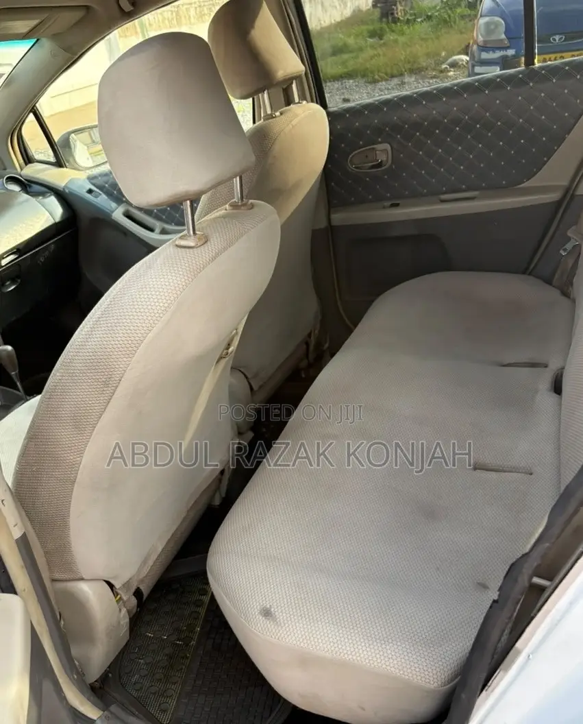 Toyota Vitz 2010 White