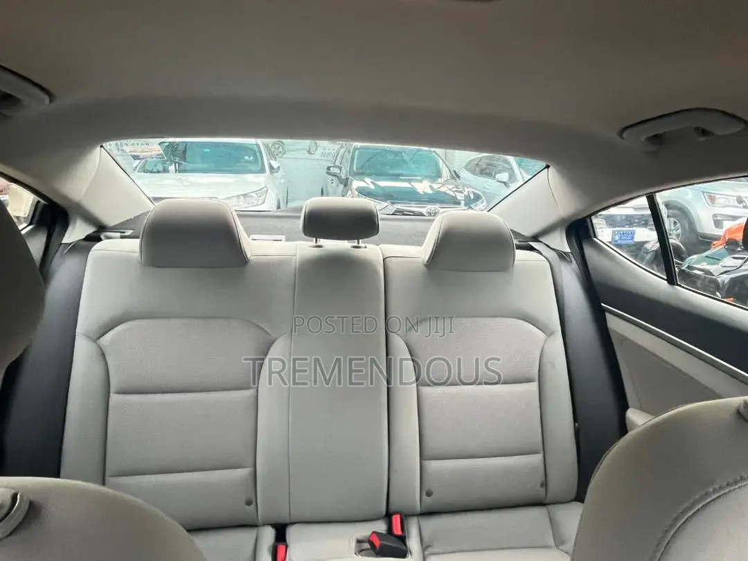 Hyundai Elantra SE Sedan FWD (2.0L 4cyl 6M) 2017 White