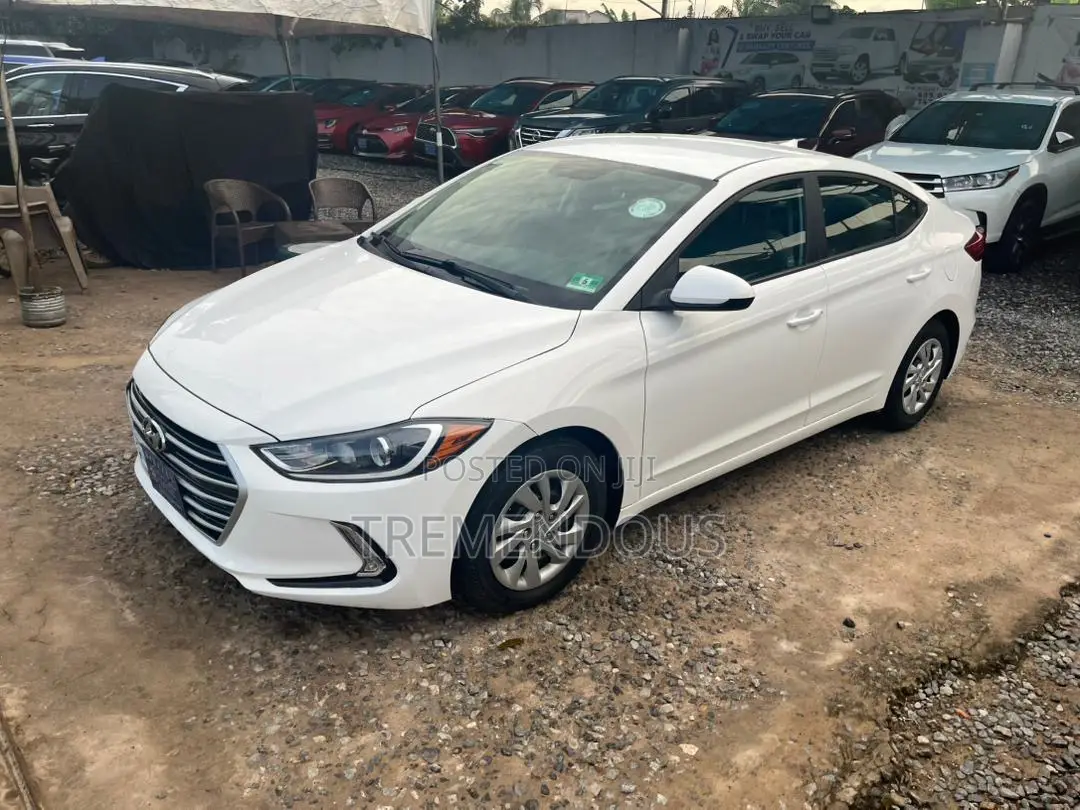 Hyundai Elantra SE Sedan FWD (2.0L 4cyl 6M) 2017 White