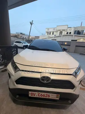 Toyota RAV4 2022 White