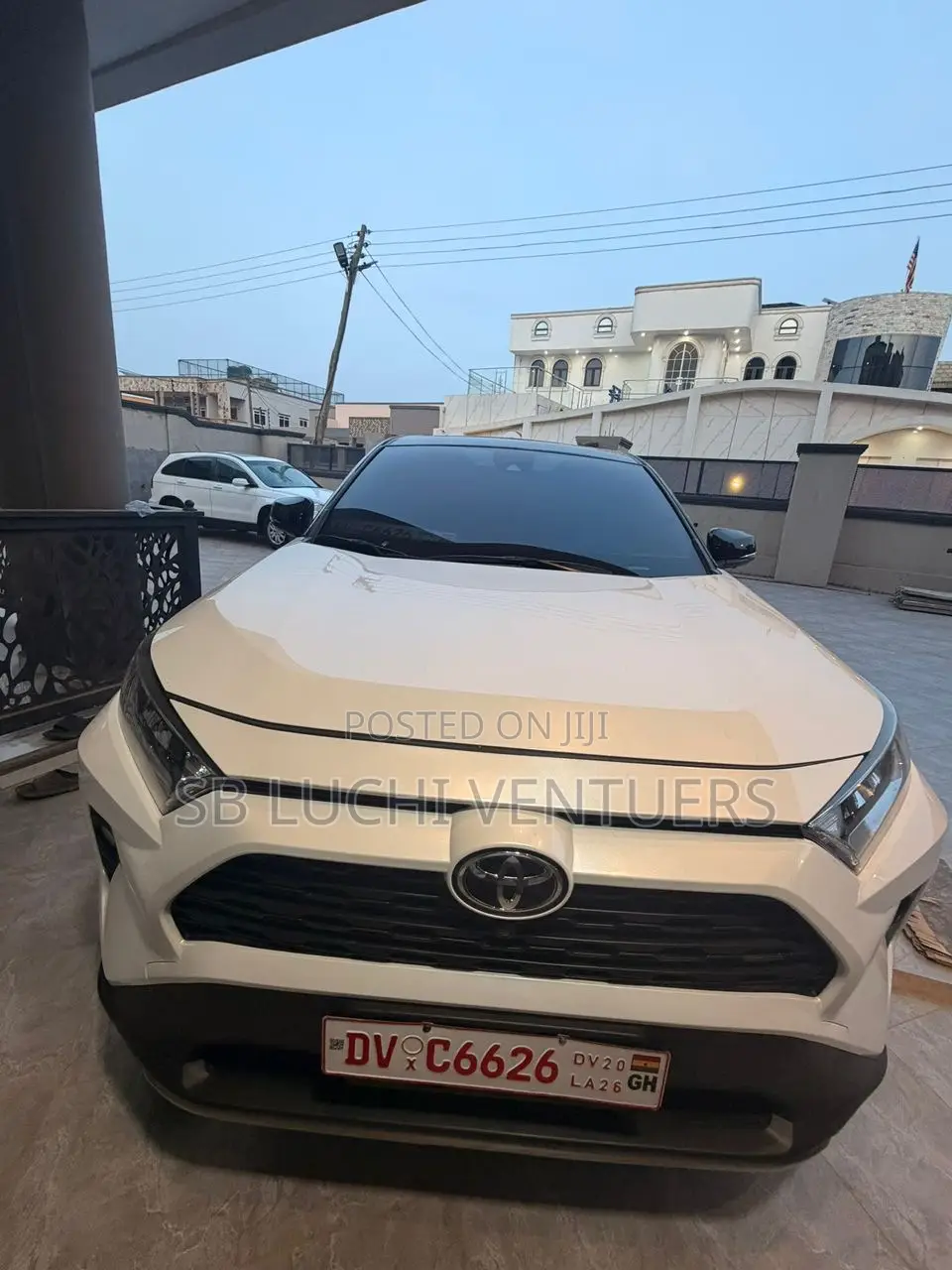 Toyota RAV4 2022 White