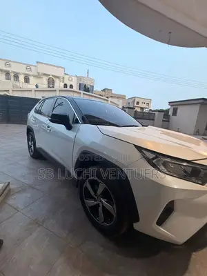 Toyota RAV4 2022 White