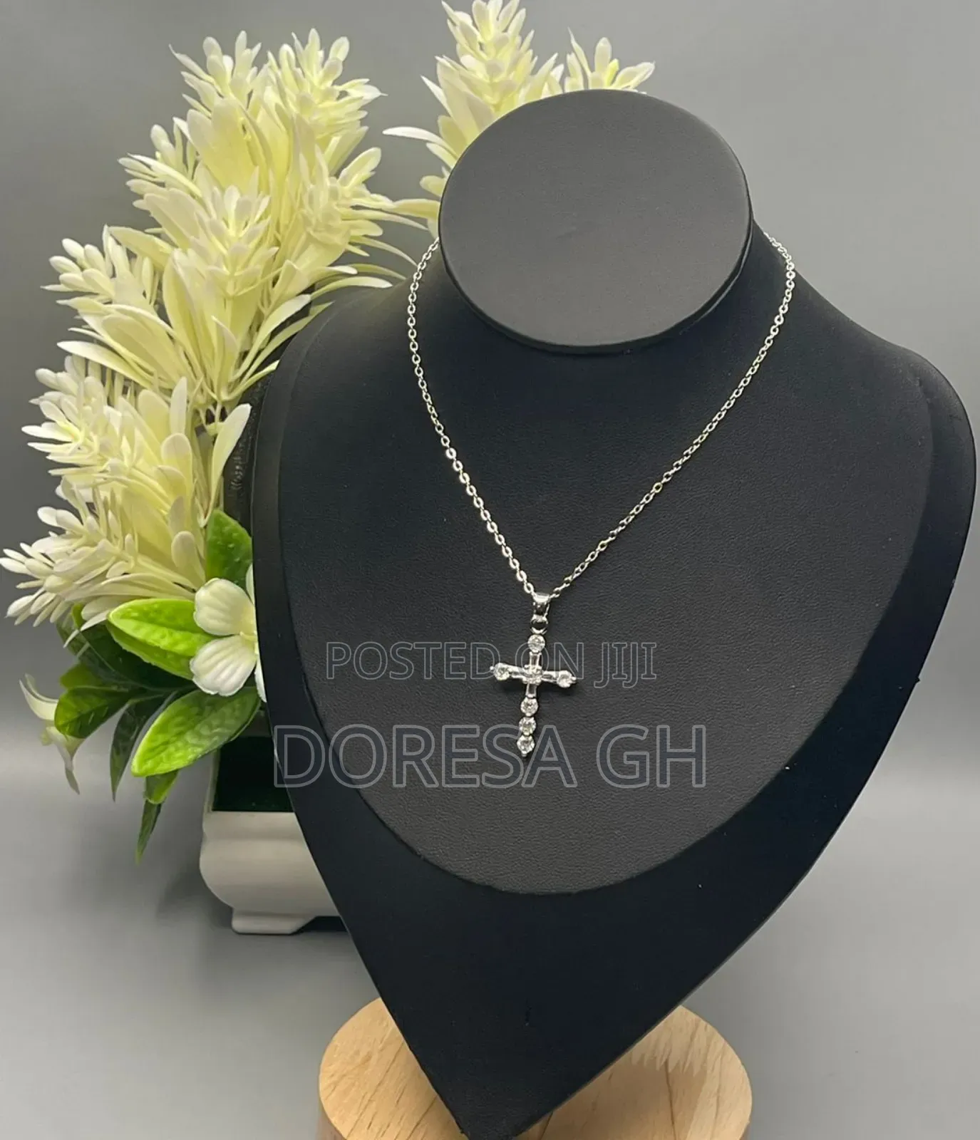 Stainless Steel Ladies Necklace – Elegant Jewelry for Women in Ghana
