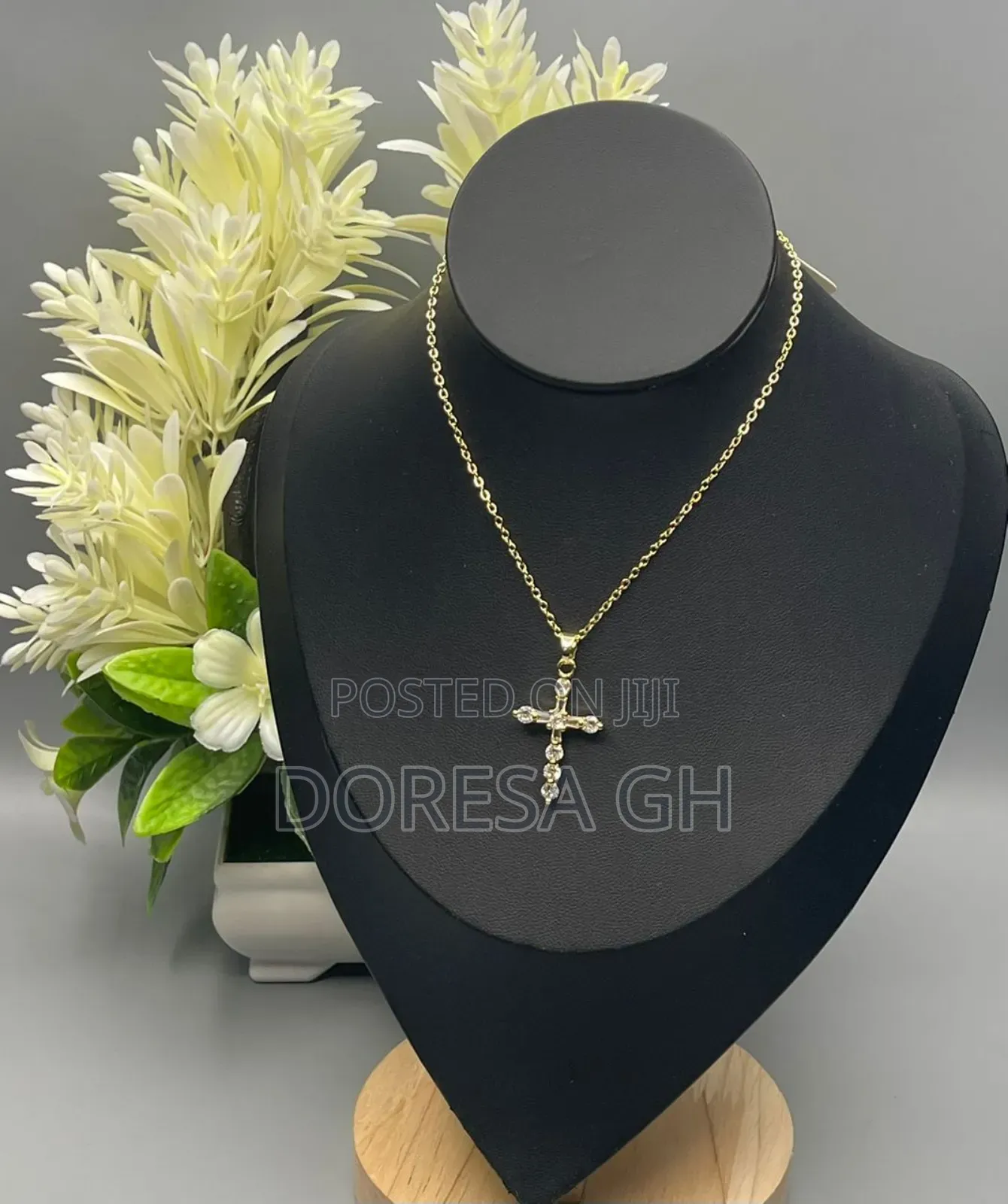 Stainless Steel Ladies Necklace – Elegant Jewelry for Women in Ghana