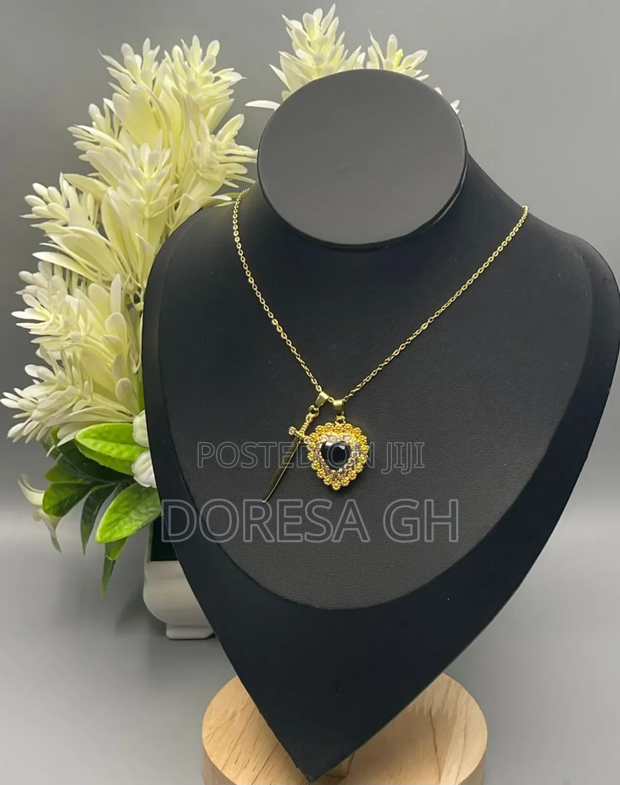 Stainless Steel Ladies Necklace – Elegant Jewelry for Women in Ghana