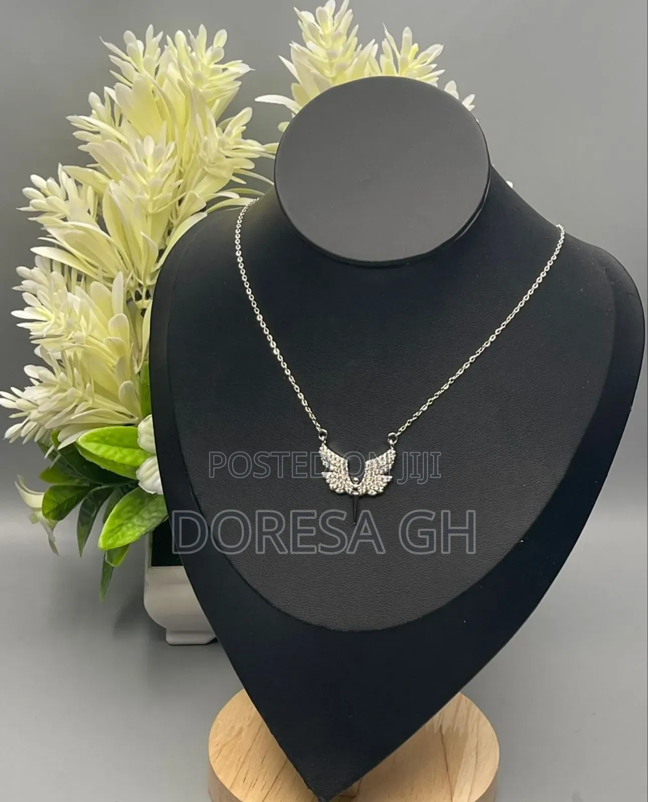 Stainless Steel Ladies Necklace – Elegant Jewelry for Women in Ghana