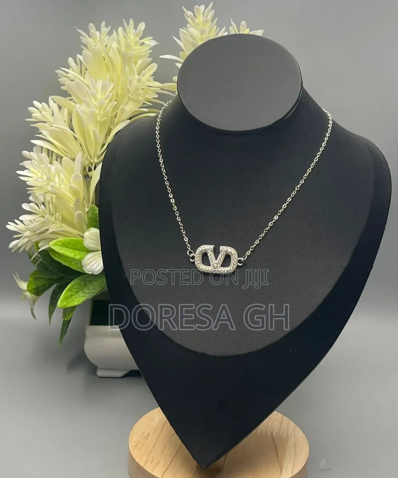 Stainless Steel Ladies Necklace – Elegant Jewelry for Women in Ghana