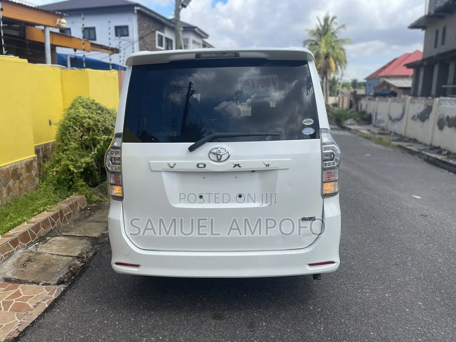 Toyota Voxy 2013 White
