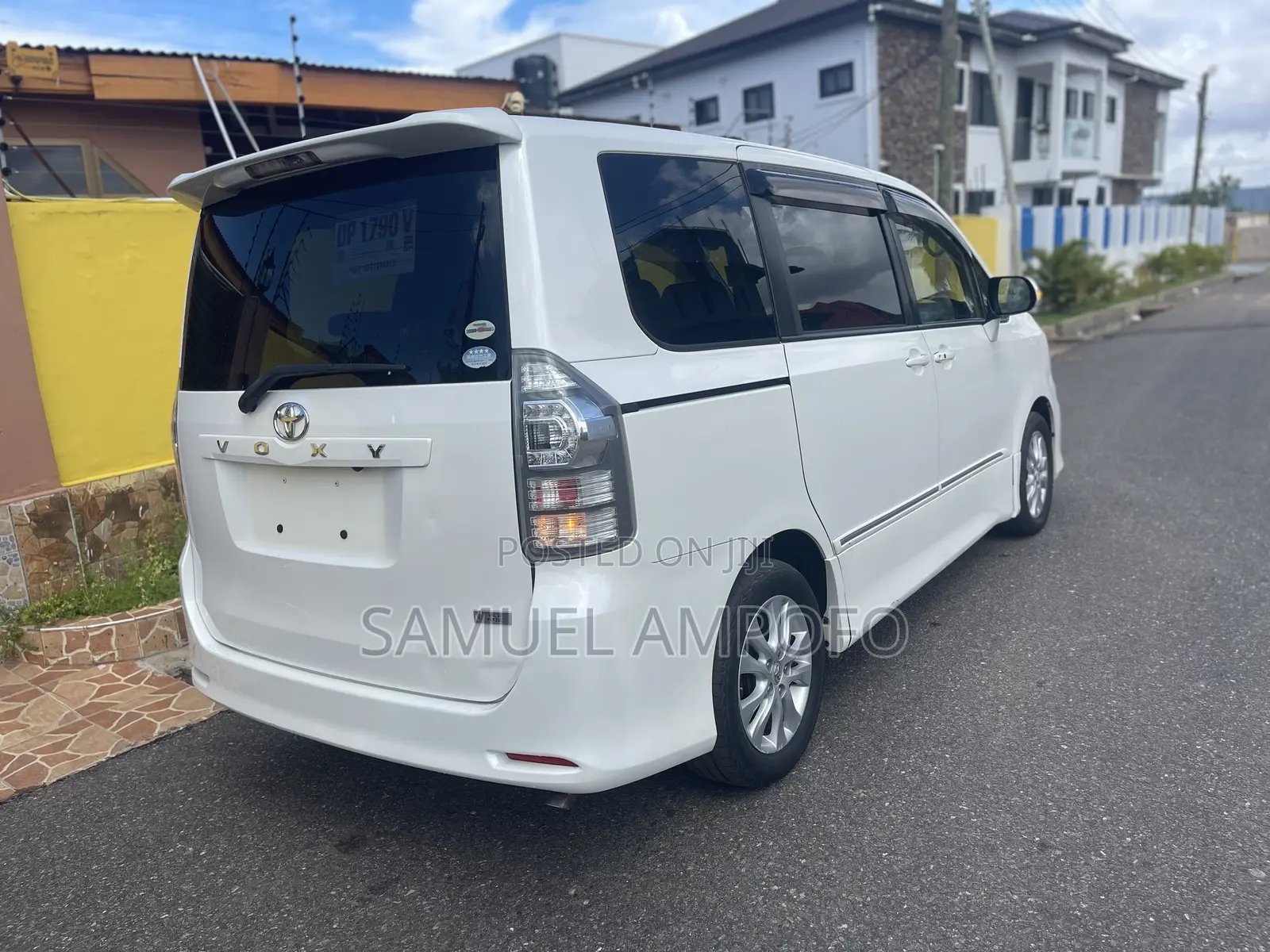 Toyota Voxy 2013 White