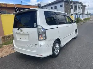 Toyota Voxy 2013 White