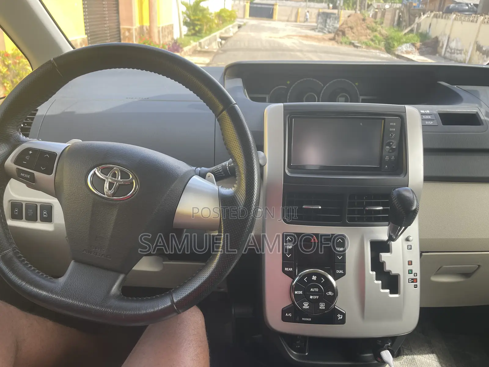 Toyota Voxy 2013 White