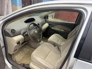 Toyota Belta 2010 Silver