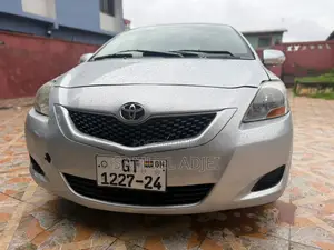 Toyota Belta 2010 Silver