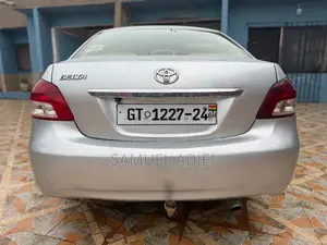 Toyota Belta 2010 Silver