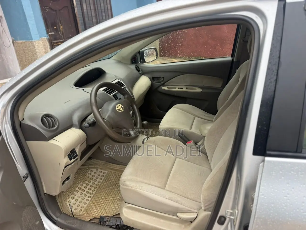 Toyota Belta 2010 Silver