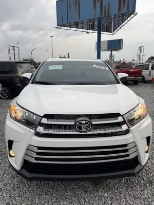 Toyota Highlander LE 2019 White