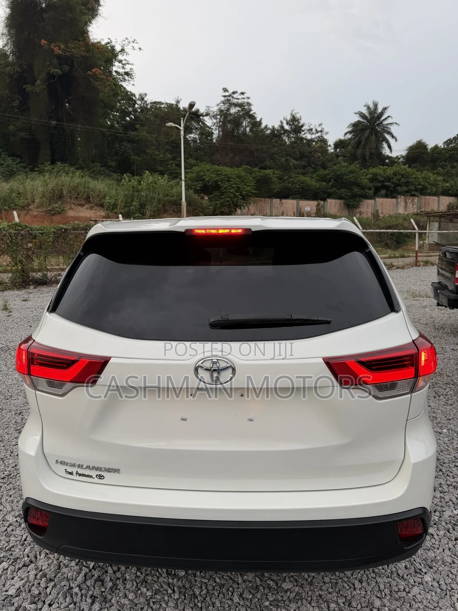 Toyota Highlander LE 2019 White