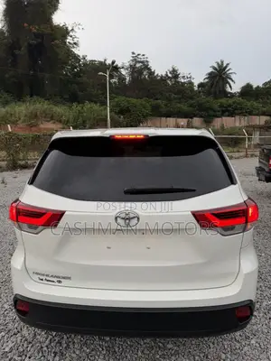 Toyota Highlander LE 2019 White