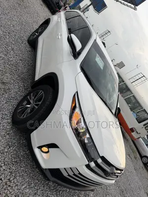 Toyota Highlander LE 2019 White