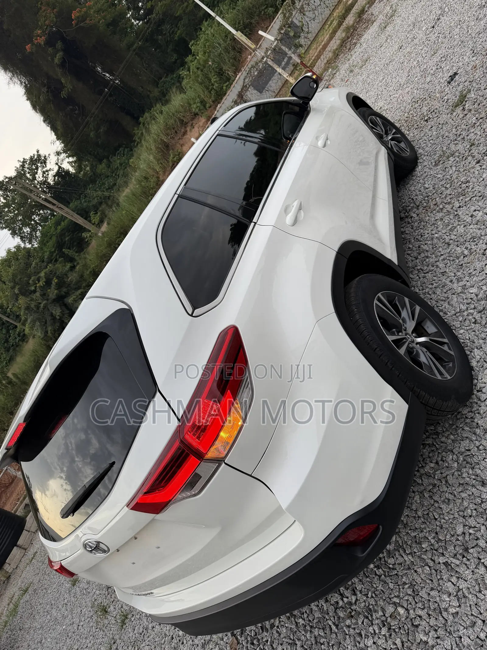 Toyota Highlander LE 2019 White