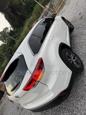 Toyota Highlander LE 2019 White