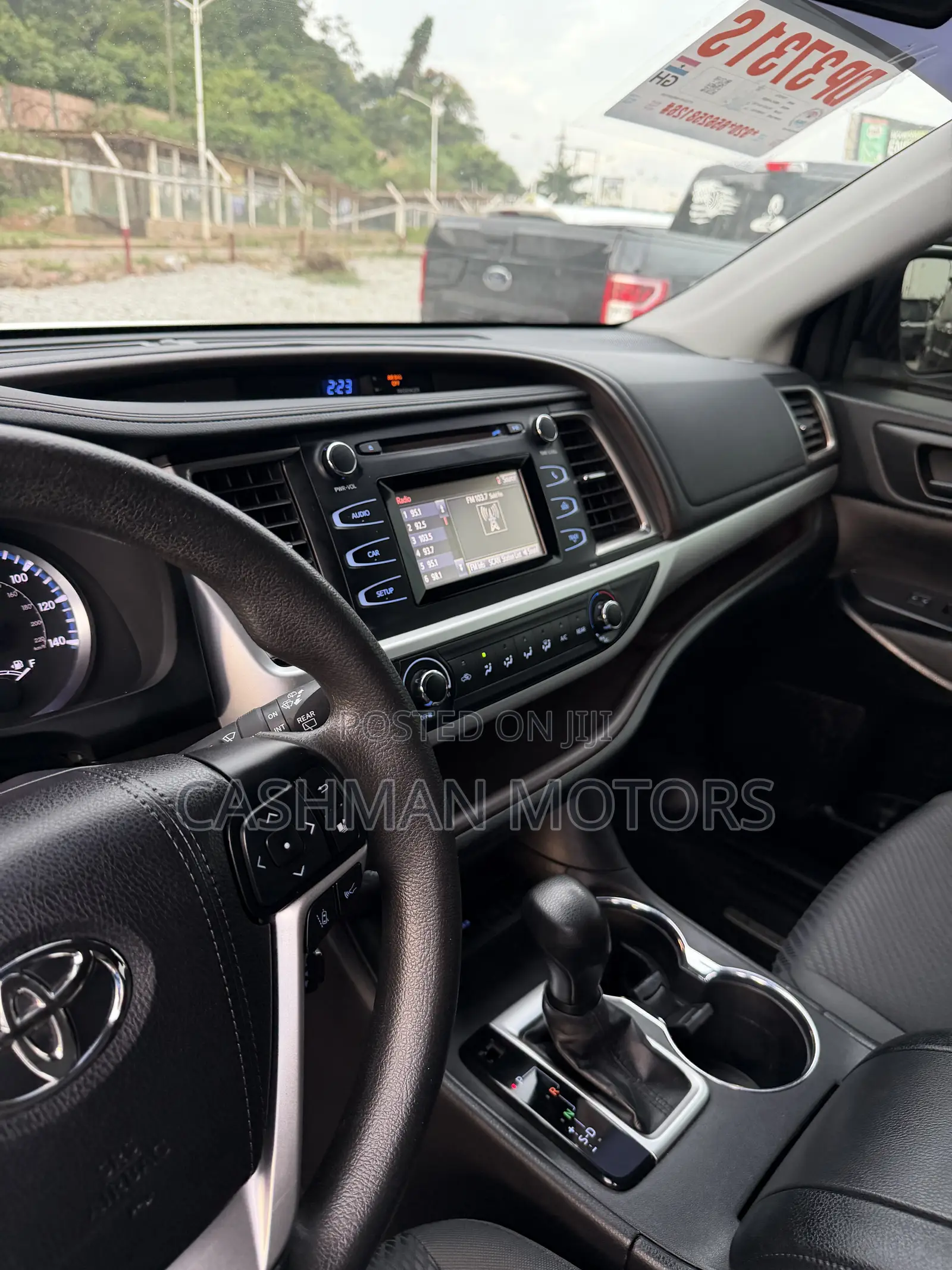Toyota Highlander LE 2019 White