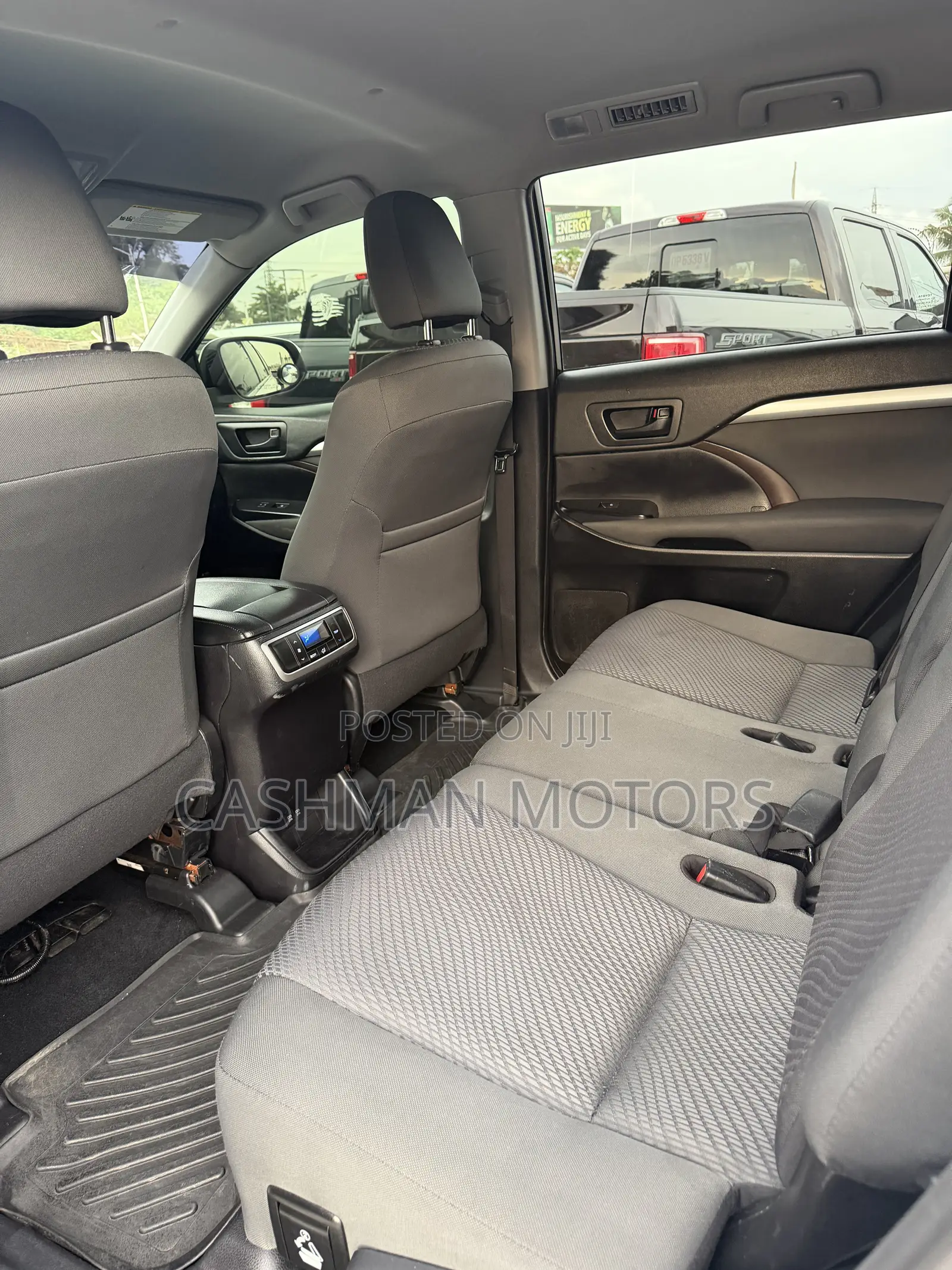 Toyota Highlander LE 2019 White