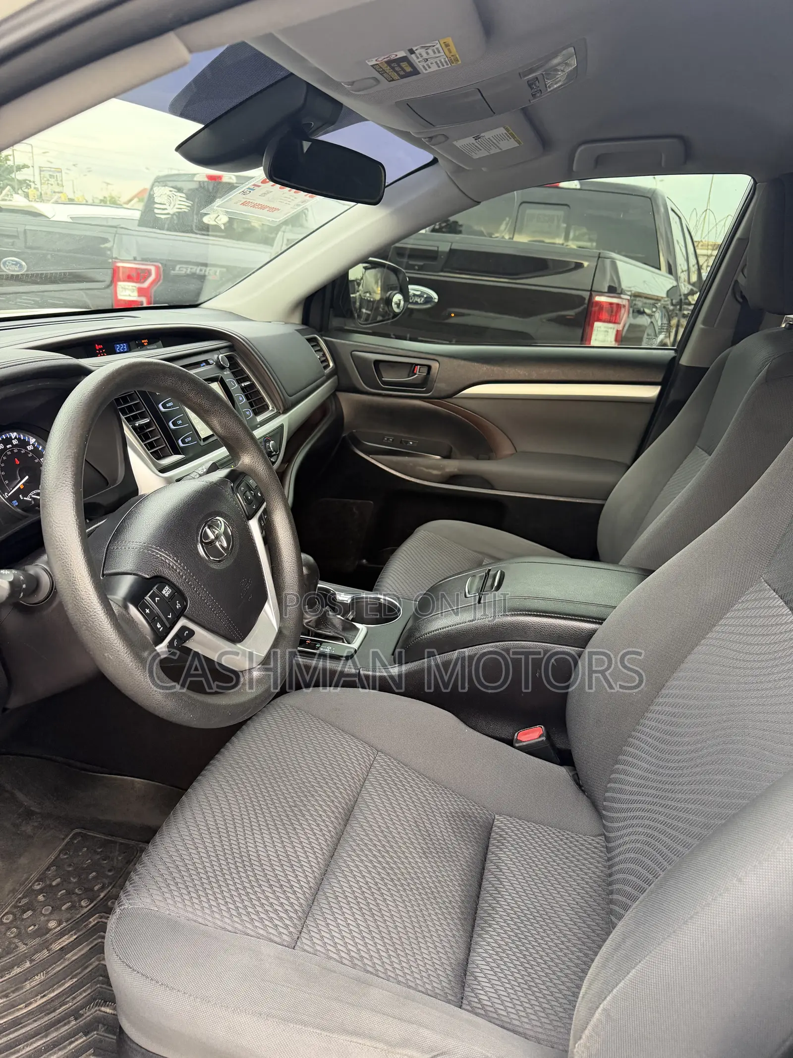 Toyota Highlander LE 2019 White