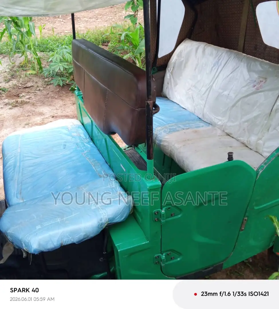 Bajaj RE 2025 Green