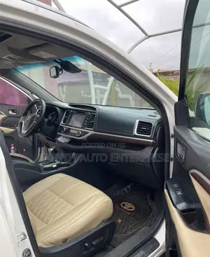 Toyota Highlander Limited Platinum 4dr SUV AWD (3.5L 6cyl 6A) 2015