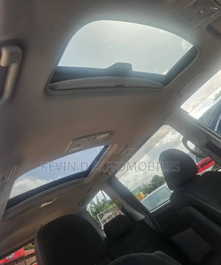 Toyota Voxy 2013 Silver