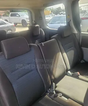 Toyota Voxy 2013 Silver