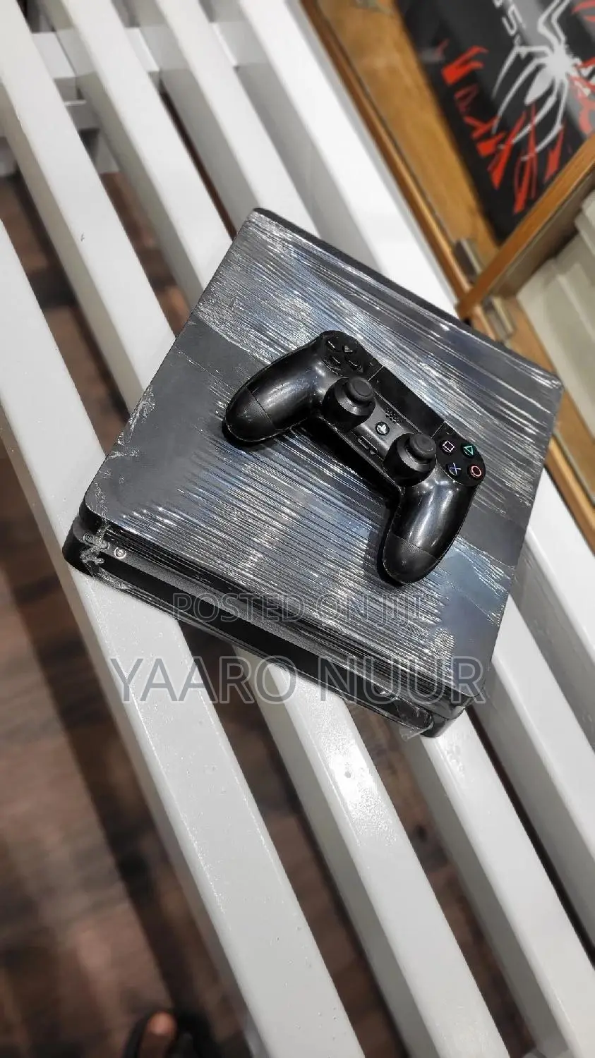 Ps4 Slim With Pad
