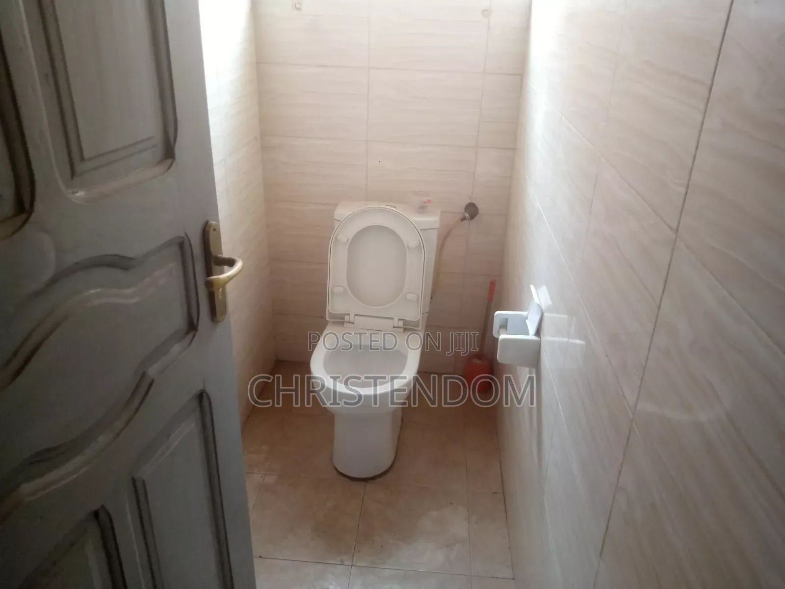 Very Spacious Office for Rent at Circle