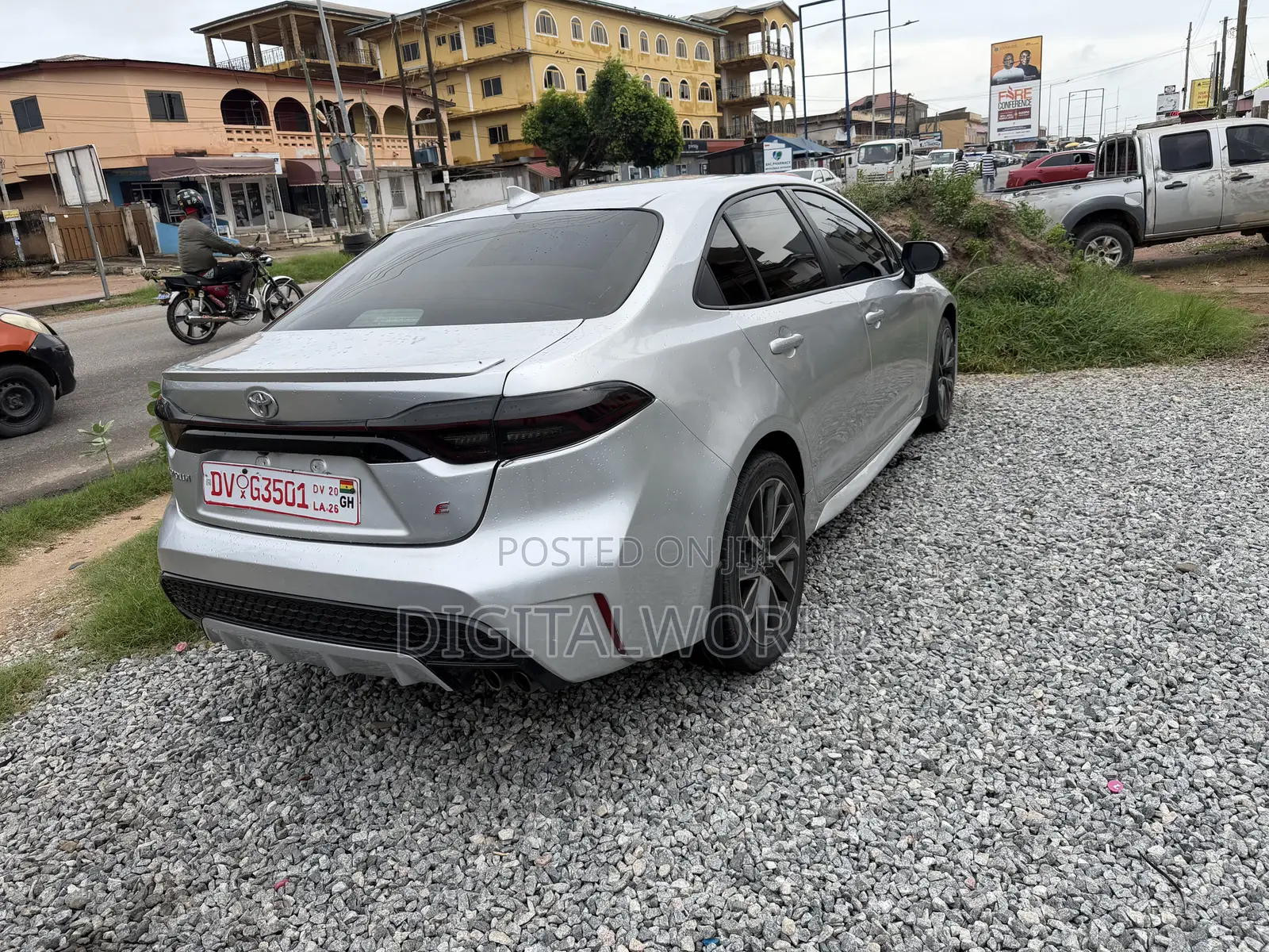 Toyota Corolla XLE 2020 Silver