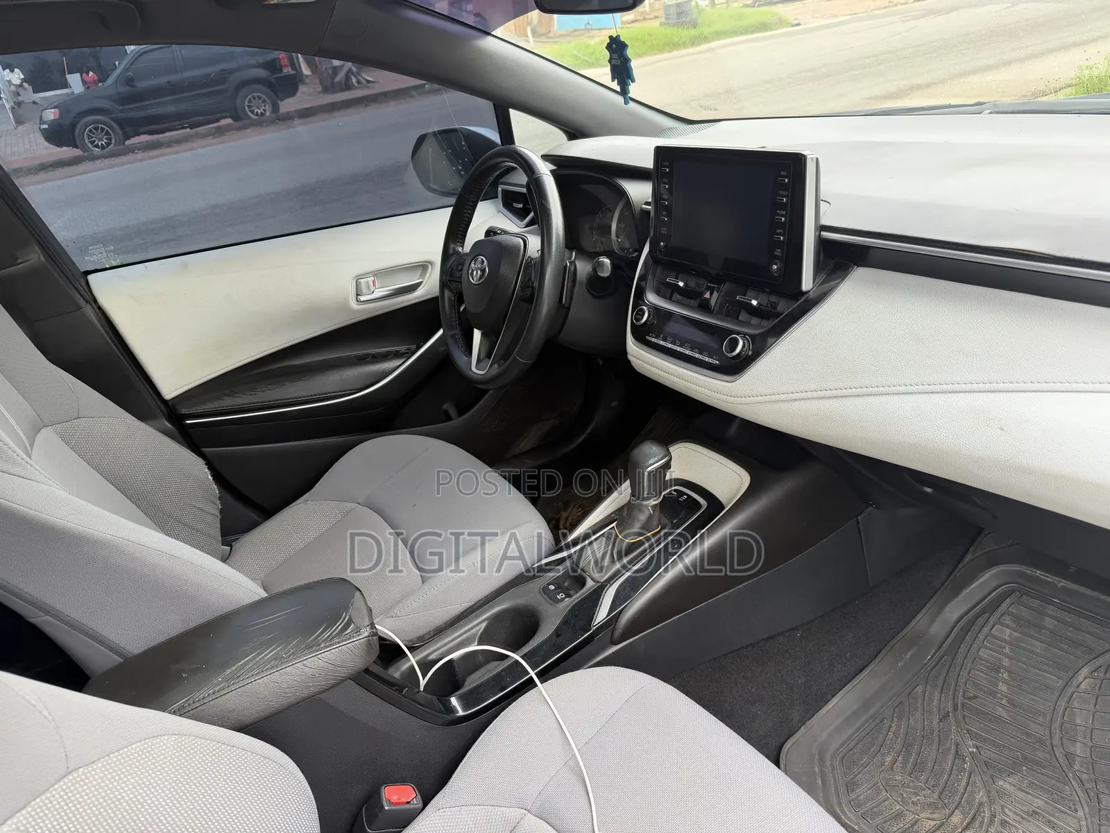 Toyota Corolla XLE 2020 Silver