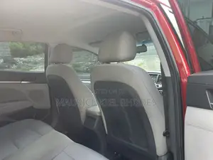 Hyundai Elantra 2017 Red