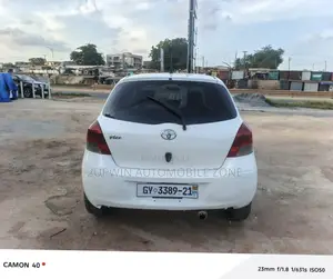 Toyota Vitz 2010 White