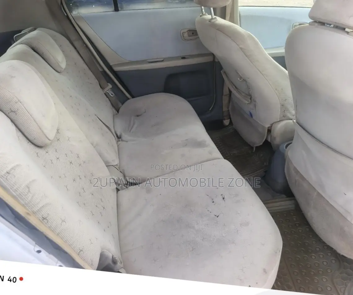 Toyota Vitz 2010 White