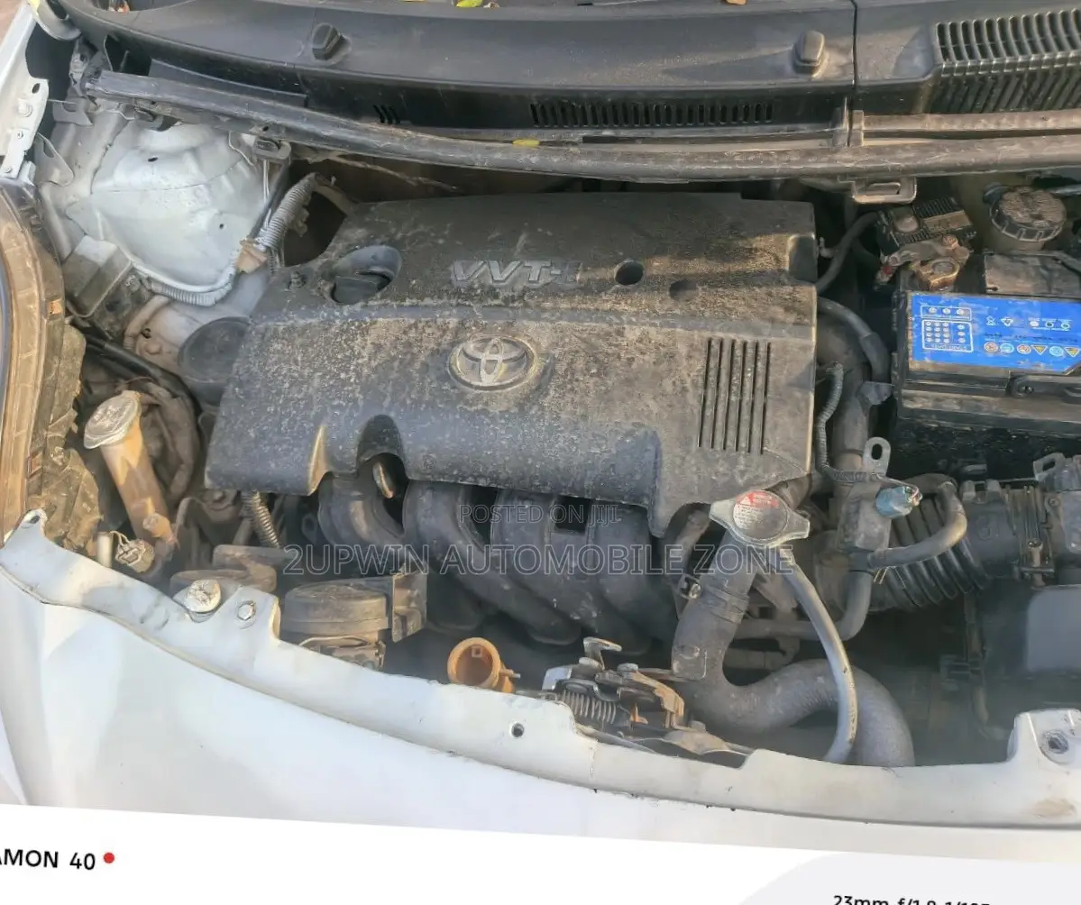 Toyota Vitz 2010 White