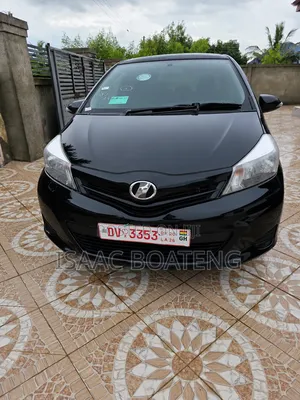 Toyota Vitz 1.3 AWD 5dr 2013 Black