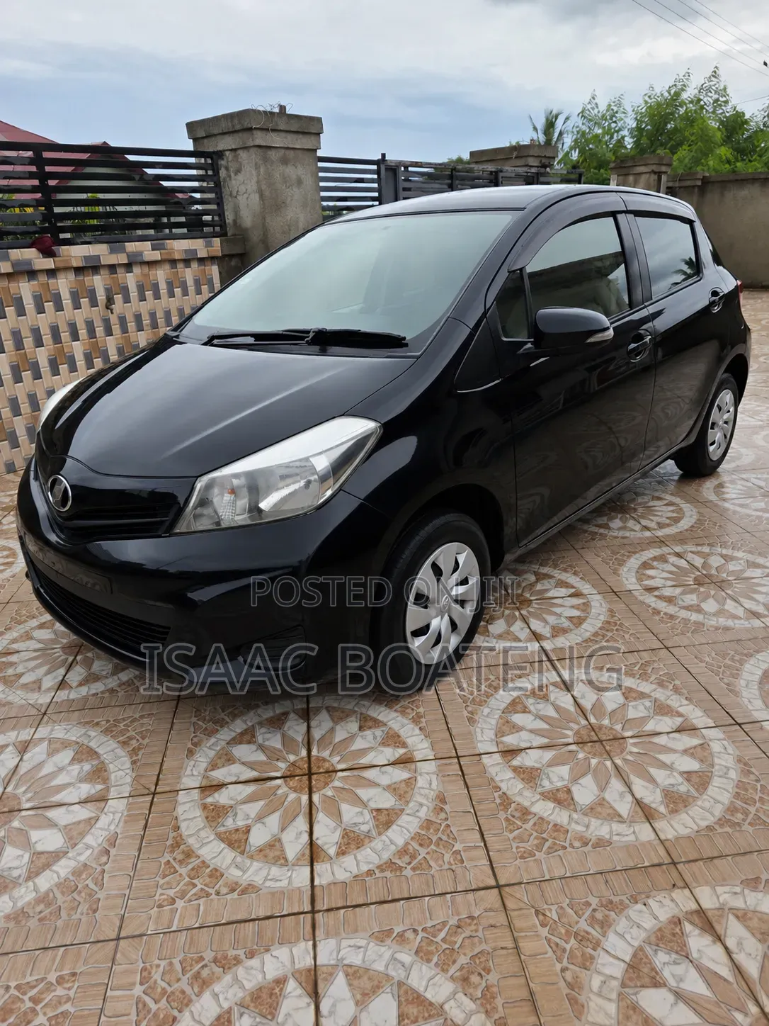 Toyota Vitz 1.3 AWD 5dr 2013 Black