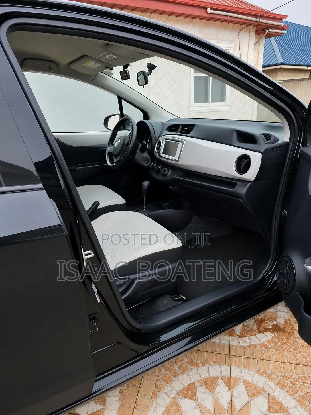 Toyota Vitz 1.3 AWD 5dr 2013 Black